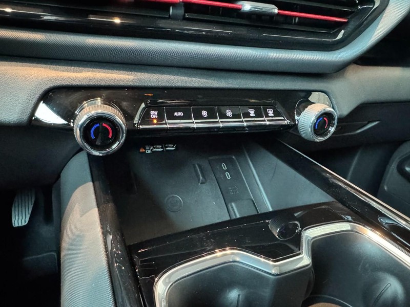 Chevrolet Silverado EV Vehicle Image 16
