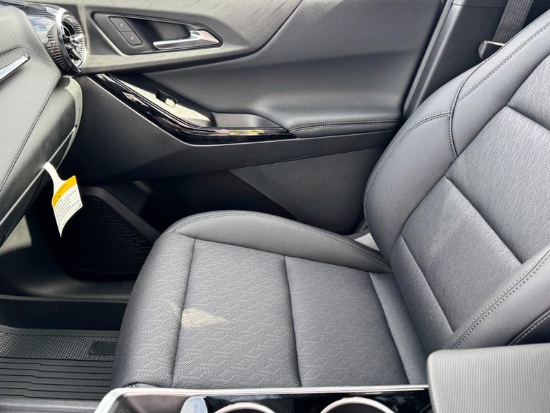 Chevrolet Equinox Vehicle Image 08