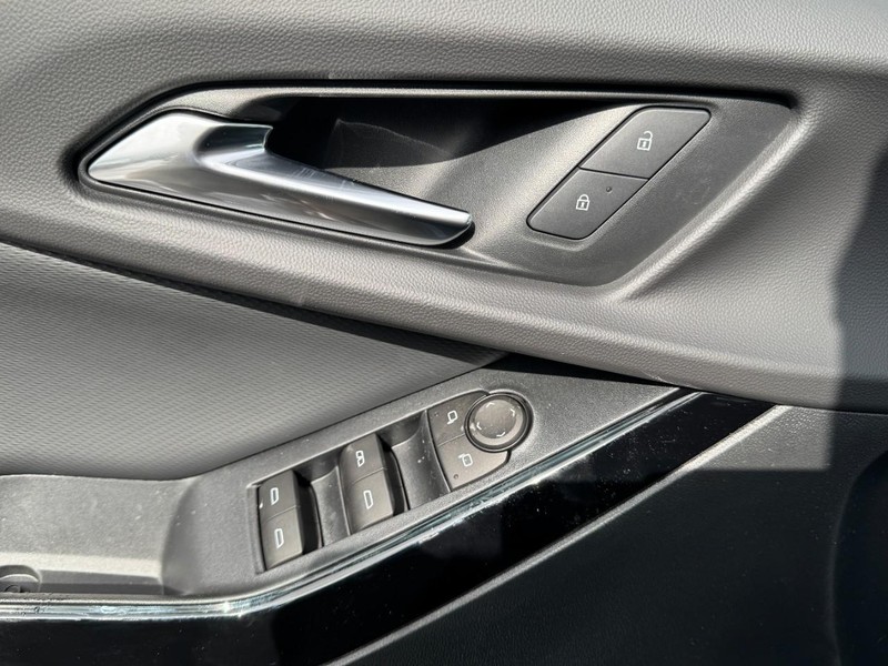 Chevrolet Equinox Vehicle Image 10