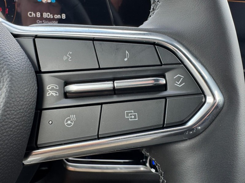 Chevrolet Equinox Vehicle Image 12