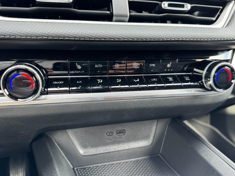 Chevrolet Equinox Vehicle Image 13