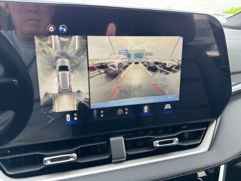 Chevrolet Equinox Vehicle Image 16