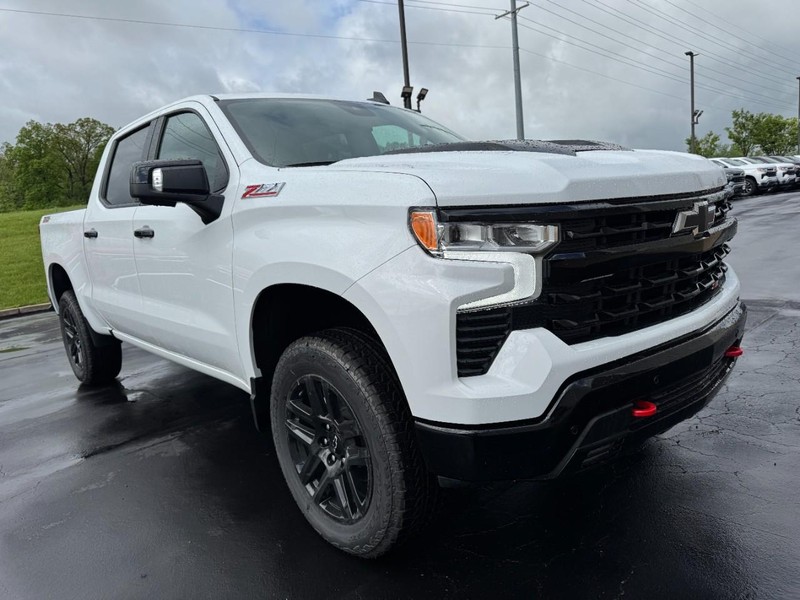 Chevrolet Silverado 1500 Vehicle Image 02
