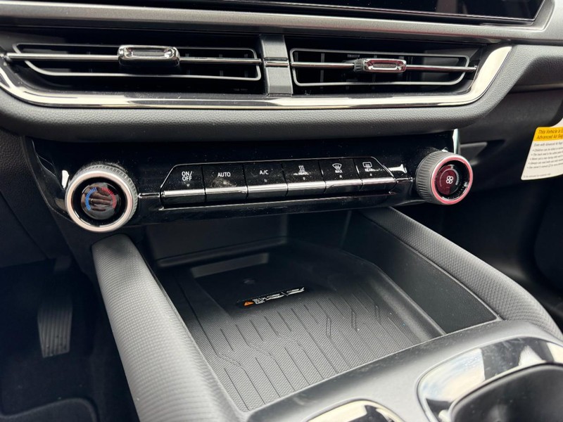 Chevrolet Equinox EV Vehicle Image 14