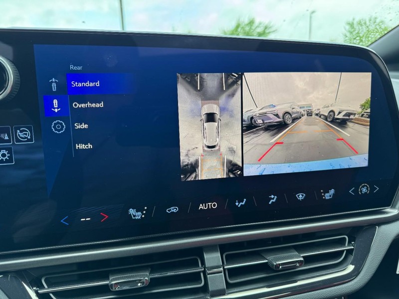 Chevrolet Equinox EV Vehicle Image 17