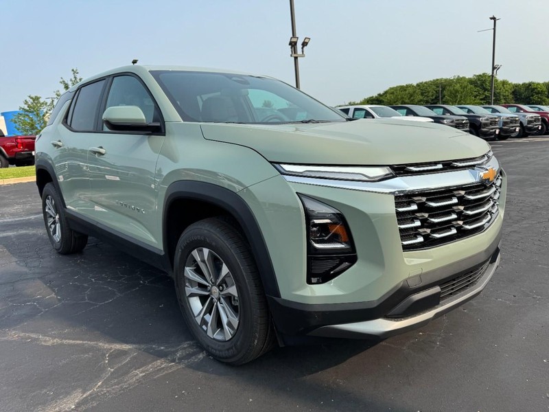 Chevrolet Equinox Vehicle Image 02