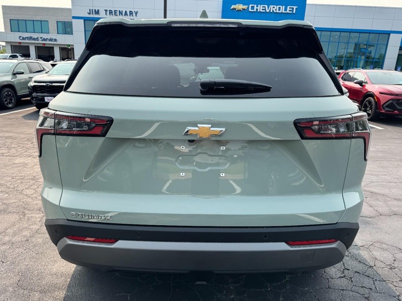 Chevrolet Equinox Vehicle Image 04