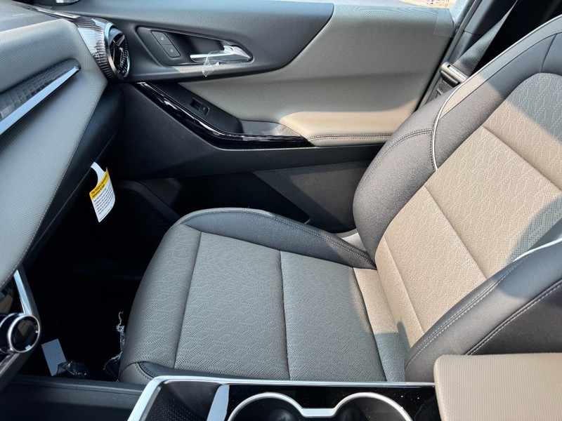 Chevrolet Equinox Vehicle Image 08