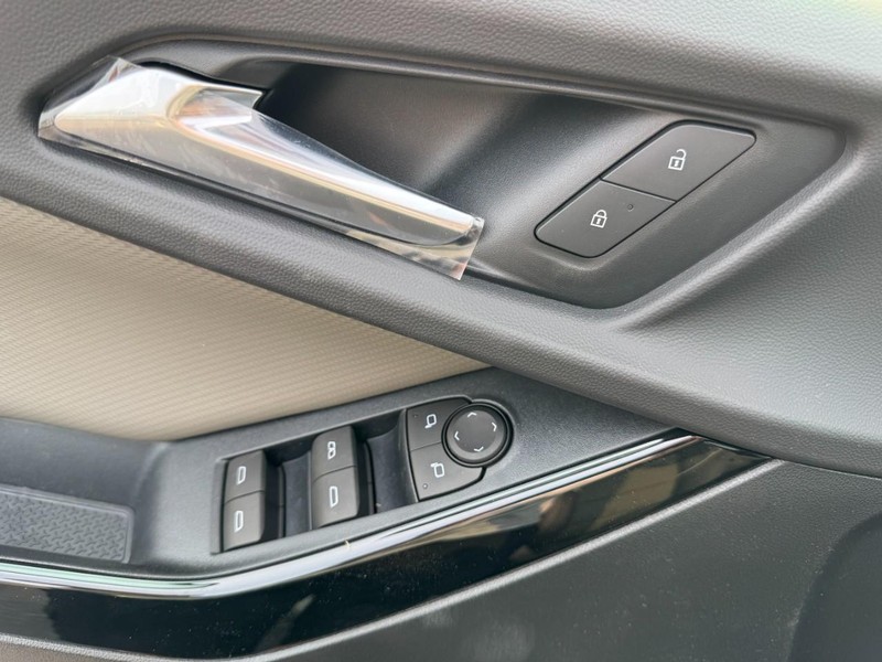 Chevrolet Equinox Vehicle Image 10