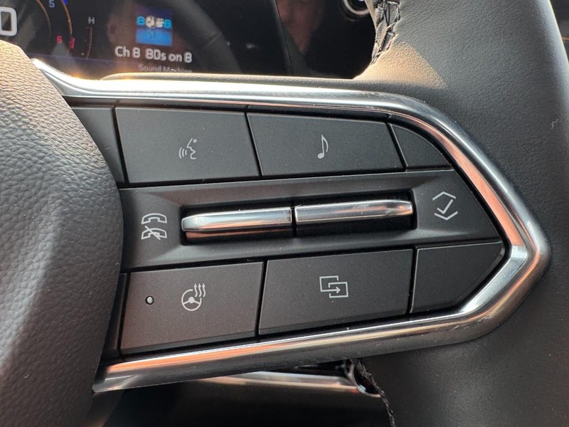 Chevrolet Equinox Vehicle Image 12