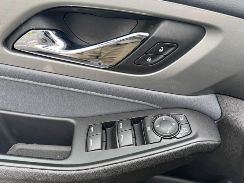 Chevrolet Traverse Vehicle Image 16