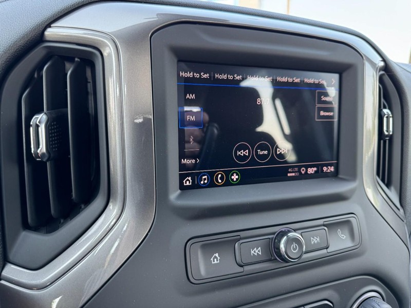 Chevrolet Silverado 2500HD Vehicle Image 16