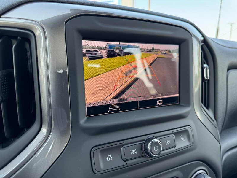 Chevrolet Silverado 2500HD Vehicle Image 17