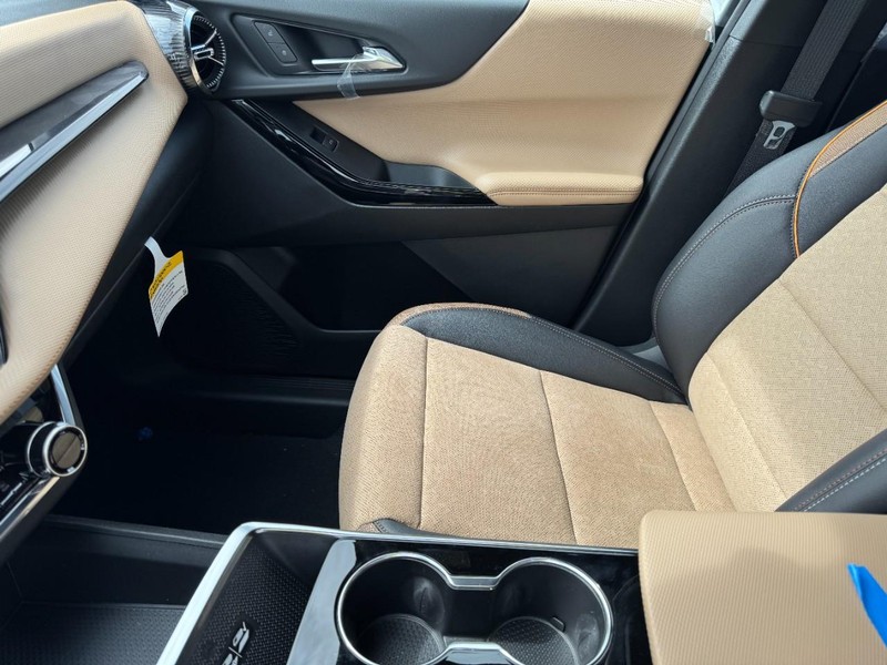 Chevrolet Equinox Vehicle Image 08