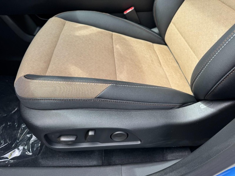 Chevrolet Equinox Vehicle Image 09