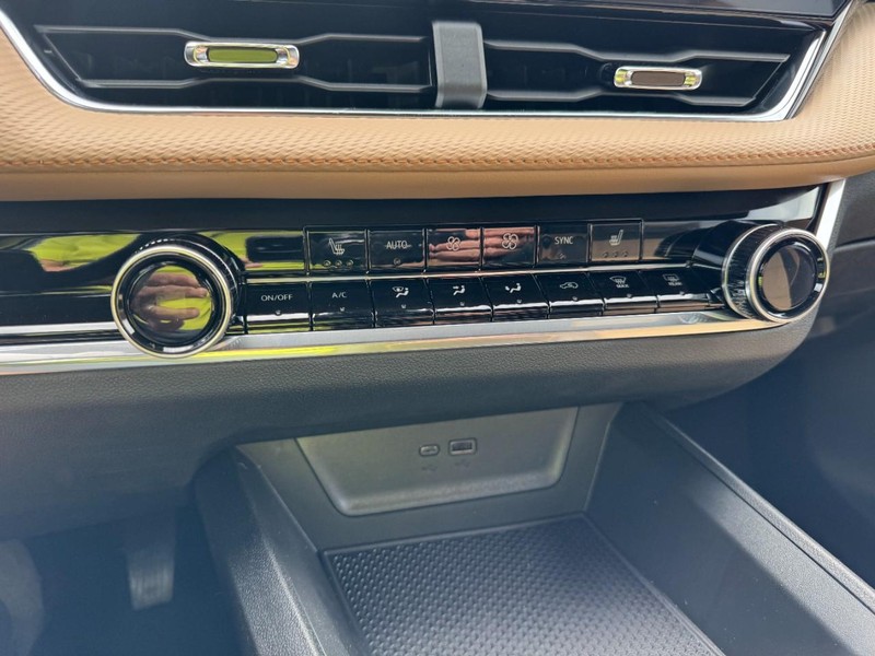 Chevrolet Equinox Vehicle Image 13