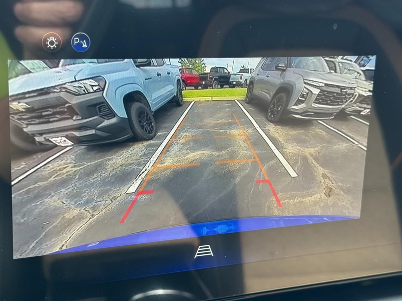 Chevrolet Equinox Vehicle Image 16