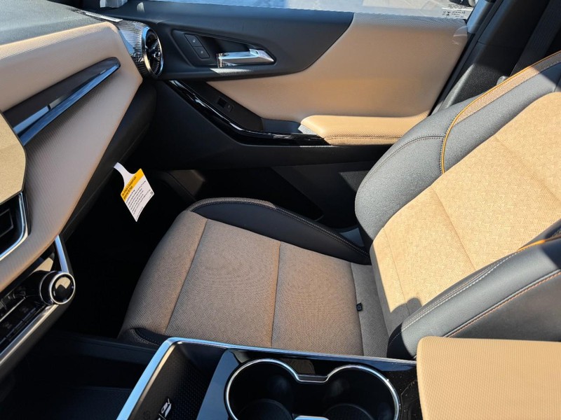 Chevrolet Equinox Vehicle Image 08