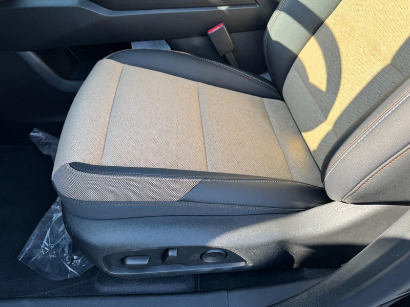 Chevrolet Equinox Vehicle Image 09