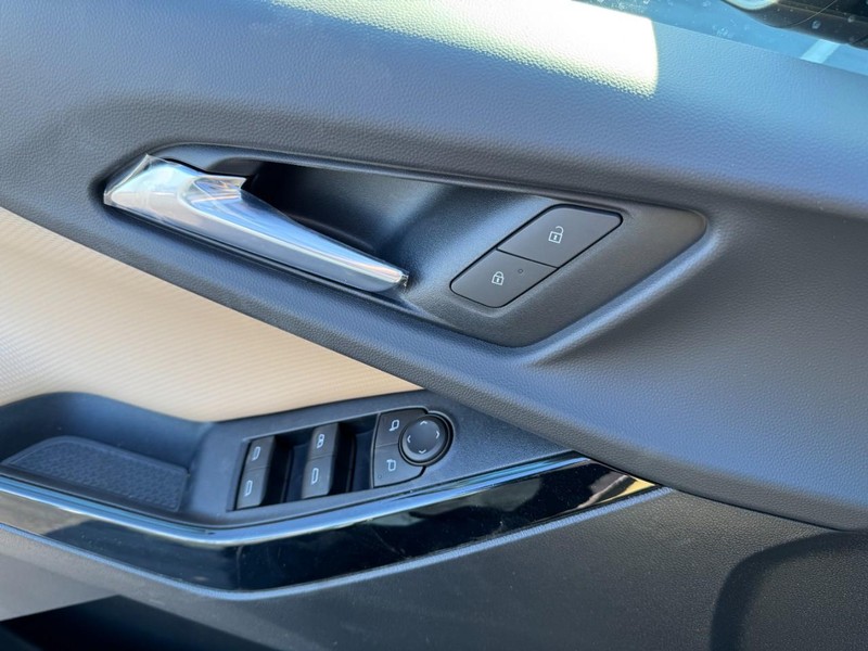 Chevrolet Equinox Vehicle Image 10