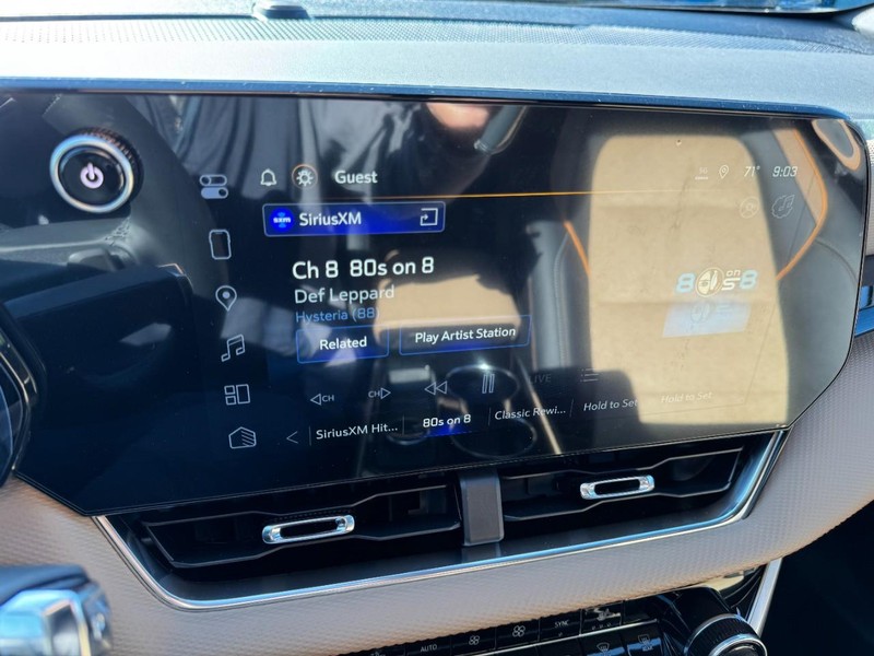 Chevrolet Equinox Vehicle Image 14