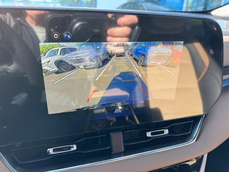 Chevrolet Equinox Vehicle Image 16
