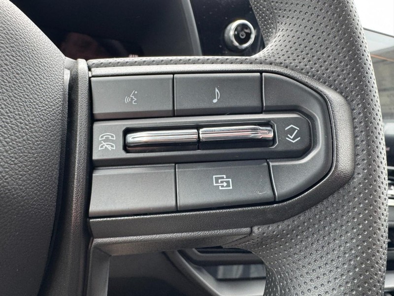 Chevrolet Colorado Vehicle Image 11