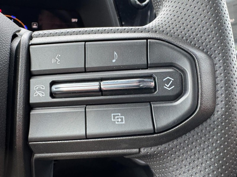 Chevrolet Colorado Vehicle Image 11