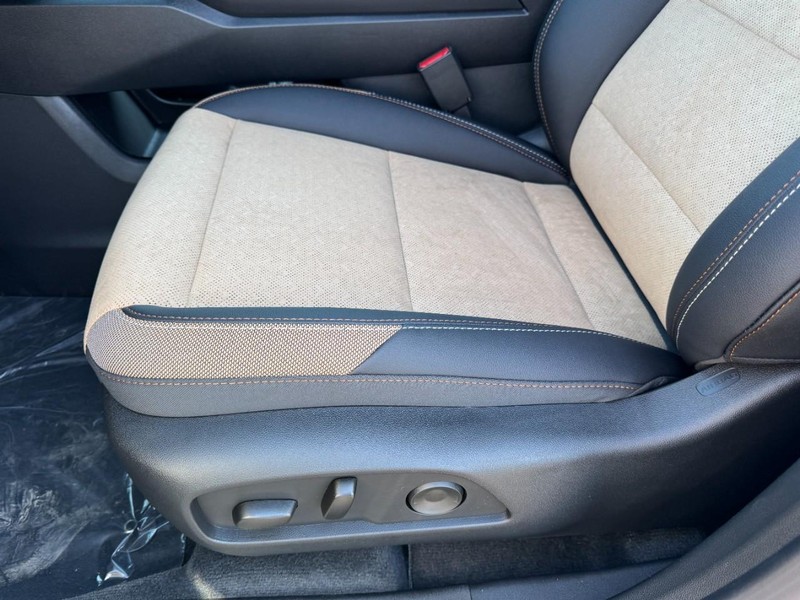 Chevrolet Equinox Vehicle Image 09