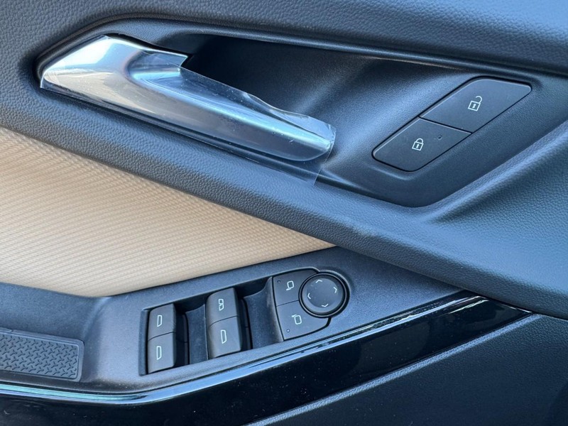 Chevrolet Equinox Vehicle Image 10