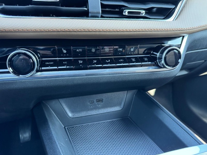 Chevrolet Equinox Vehicle Image 13