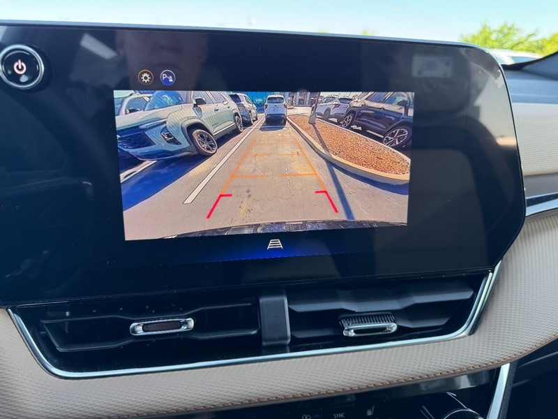 Chevrolet Equinox Vehicle Image 16