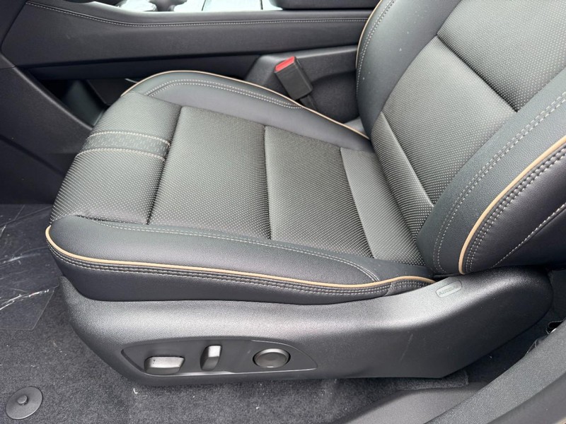 Chevrolet Traverse Vehicle Image 10