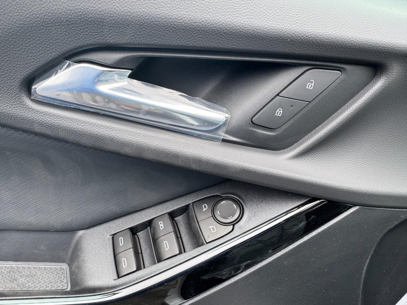 Chevrolet Equinox Vehicle Image 09