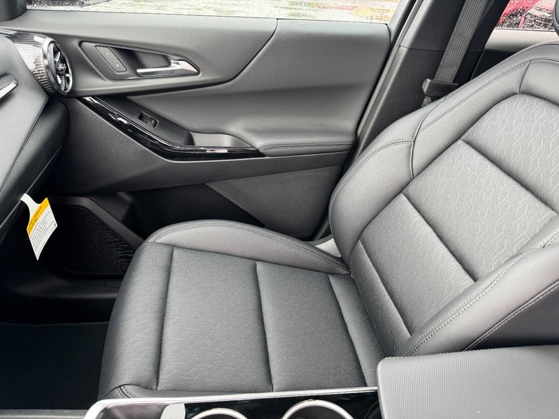 Chevrolet Equinox Vehicle Image 09