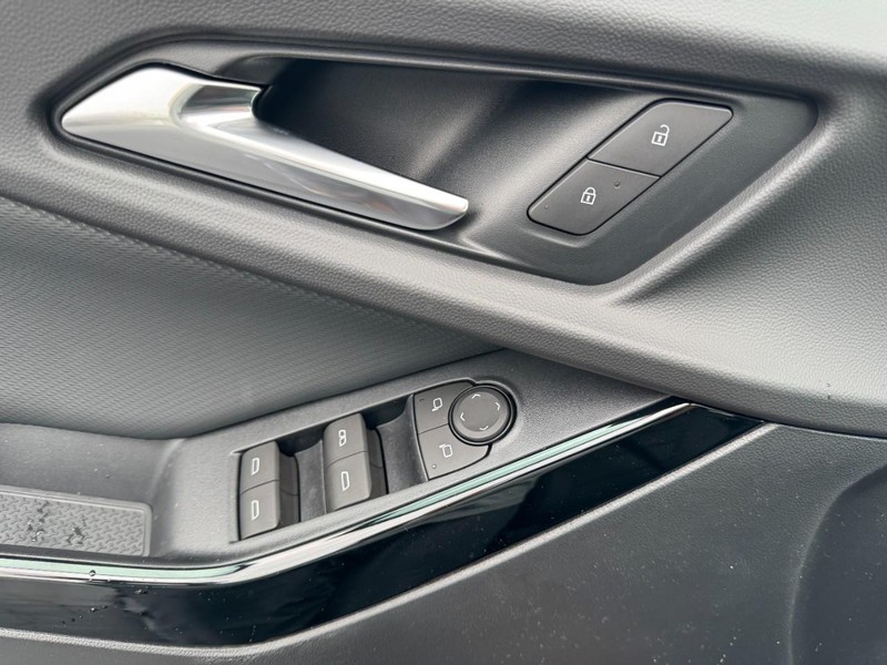 Chevrolet Equinox Vehicle Image 11