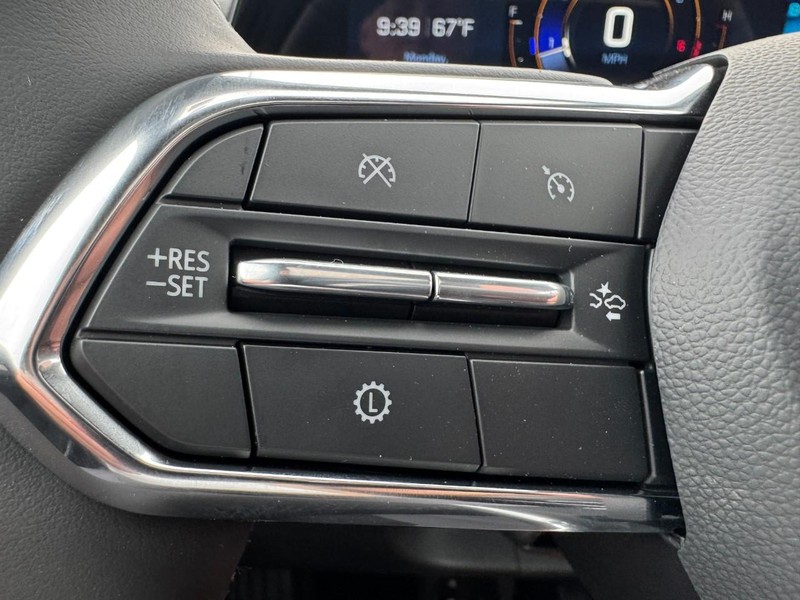 Chevrolet Equinox Vehicle Image 12