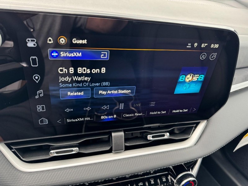 Chevrolet Equinox Vehicle Image 15