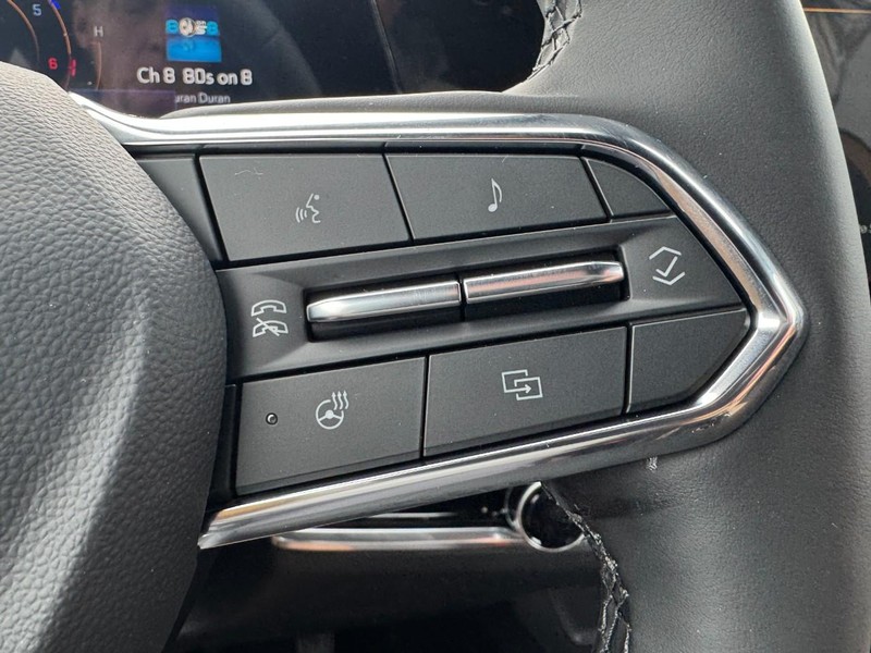 Chevrolet Equinox Vehicle Image 12