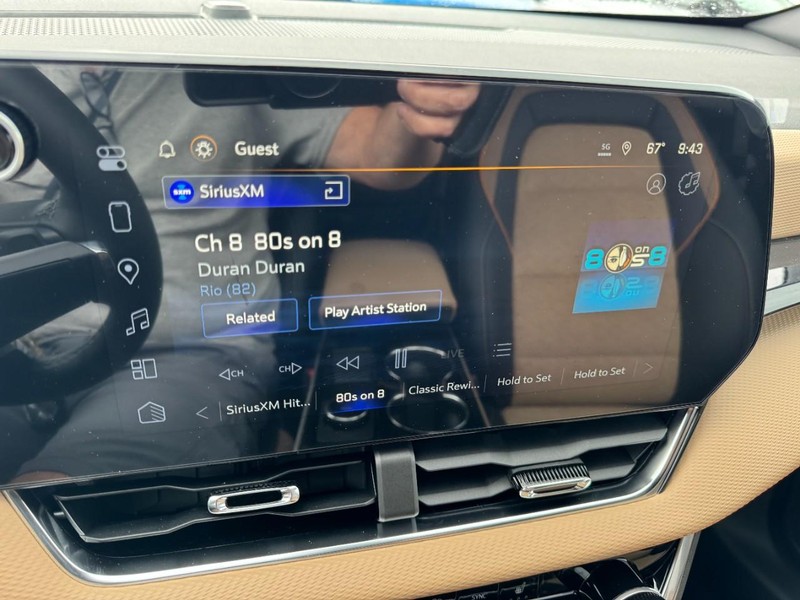 Chevrolet Equinox Vehicle Image 14