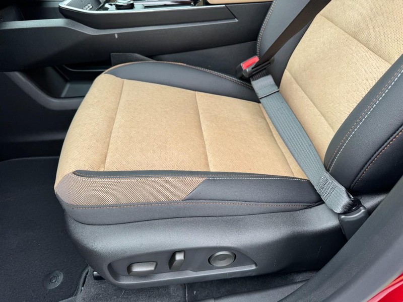 Chevrolet Equinox Vehicle Image 09