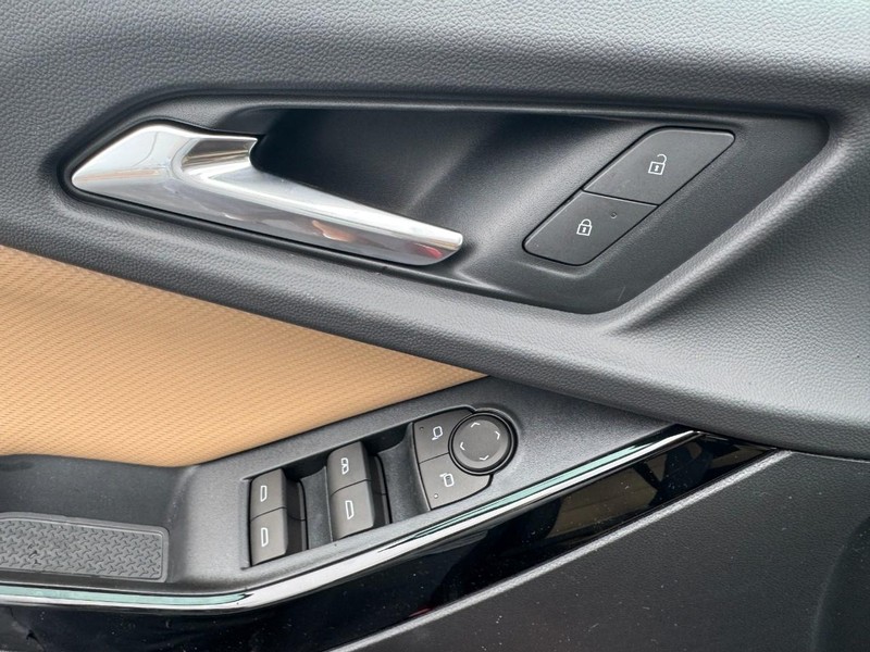 Chevrolet Equinox Vehicle Image 10