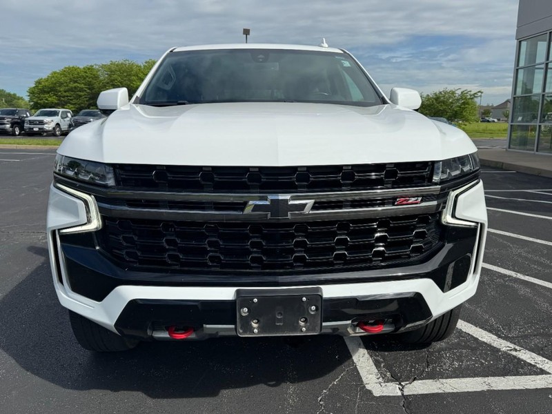 Chevrolet Suburban Vehicle Image 09
