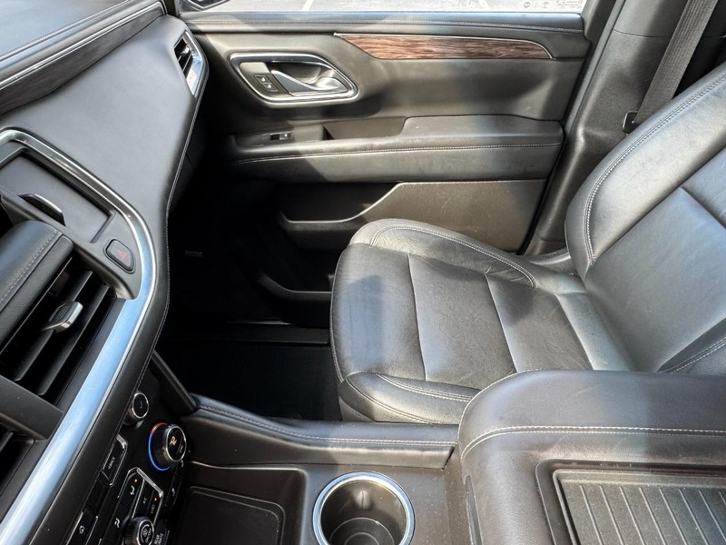 Chevrolet Suburban Vehicle Image 14