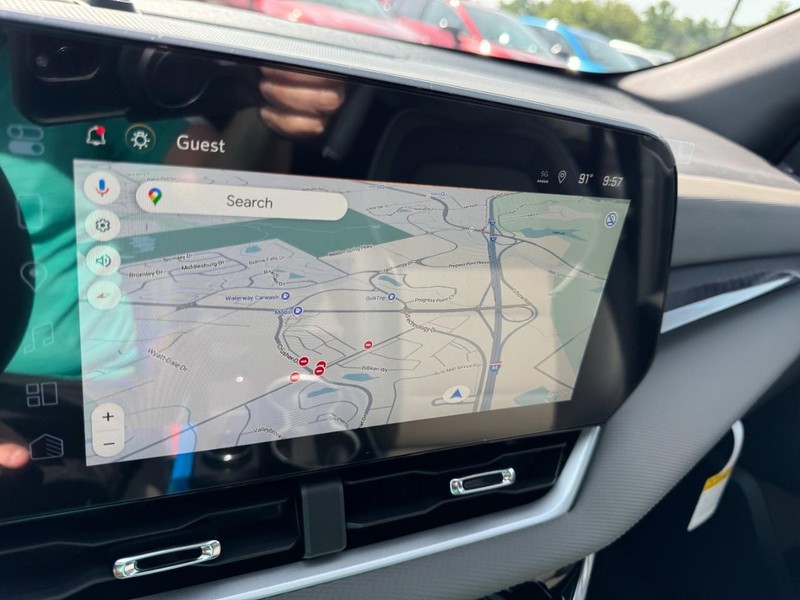 Chevrolet Equinox Vehicle Image 13