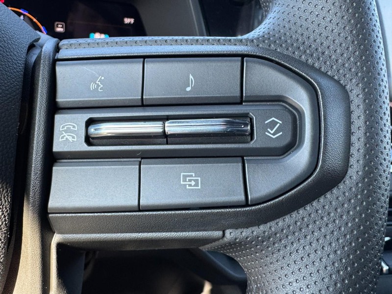 Chevrolet Colorado Vehicle Image 11