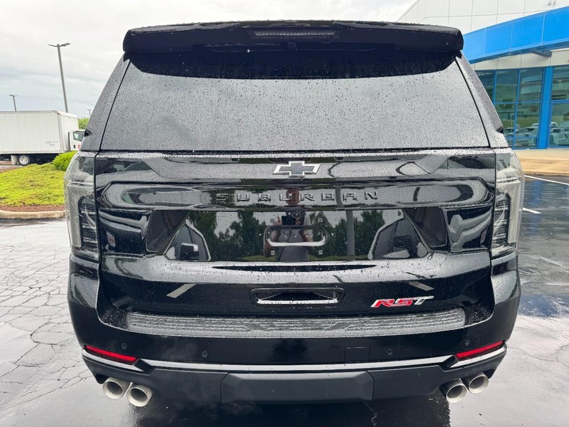 Chevrolet Suburban Vehicle Image 04