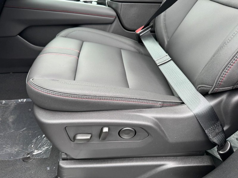 Chevrolet Suburban Vehicle Image 08