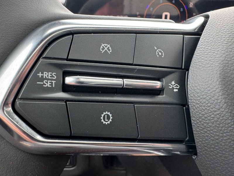 Chevrolet Suburban Vehicle Image 11