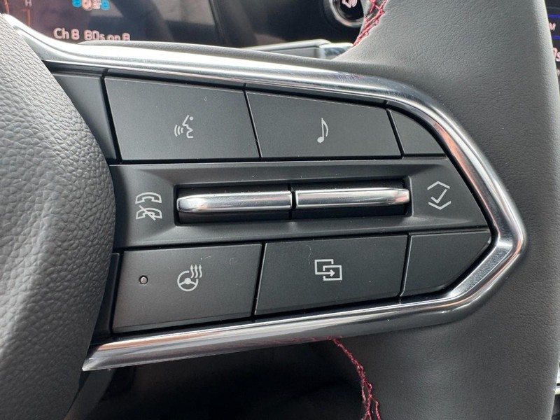 Chevrolet Suburban Vehicle Image 12